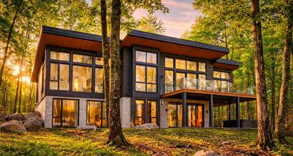 NEW! Forêt de Verre | 7 Min to Village | Hot Tub, Firepit & Entertainment | 16 Guests