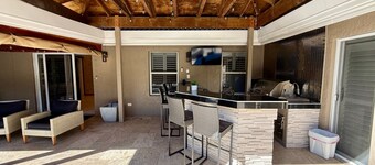Plantation Resort Retreat • Pool, Hot Tub • Near Sawgrass Mills