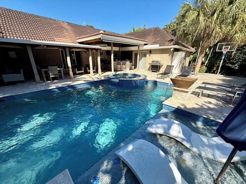 Plantation Resort Retreat • Pool, Hot Tub • Near Sawgrass Mills