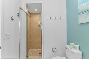 Shower, hair dryer, towels, shampoo - Changes In Attitude (Myrtle Beach)