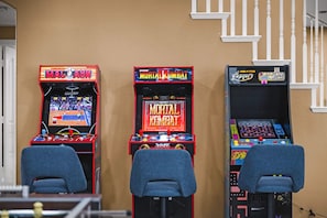 Games room - Pool & Hot tub • Game Room • King Beds • 22 Guests Max (Las Vegas)