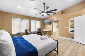 8 bedrooms, desk, free WiFi, bed sheets - Pool & Hot tub • Game Room • King Beds • 22 Guests Max (Las Vegas)