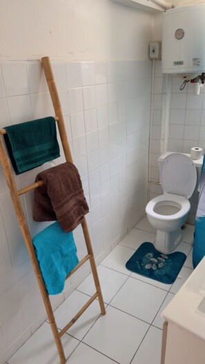 Towels, toilet paper - Residence with sea view and close to beaches (Le Marin)
