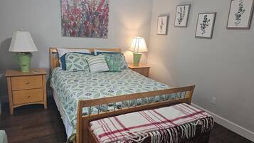 2 bedrooms, iron/ironing board, WiFi, bed sheets