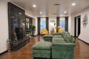 Interior - Private Pool • Movie Theater • Sleeps 12 / 4BR (San Antonio)