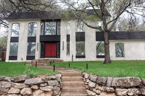 Exterior - Private Pool • Movie Theater • Sleeps 12 / 4BR (San Antonio)