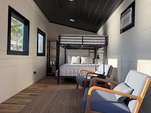 3 chambres, fer et planche à repasser, lit parapluie, Wi-Fi gratuit