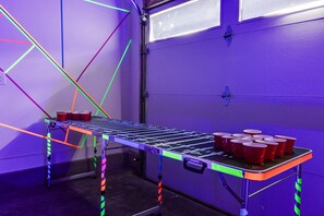 Interior - NEW!Pink Palace:Rooftop Hot Tub, Pool, Arcade, Beer Pong, Karaoke,BBQ, Game Room (nashville)