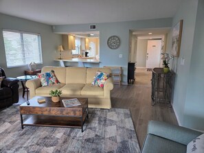 Smart TV - Relaxing Corner Condo on Canal - Casa Marina 2b/2b – Short Walk to the Beach! (Fort Myers Beach)