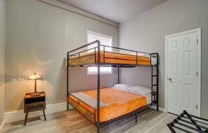 Room - 3 Bedroom Throwback Military Base Themed Building (Fort Smith)