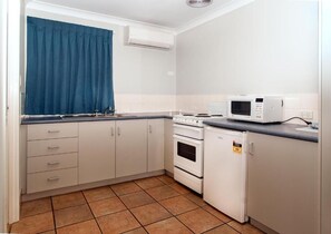 Standard Double or Twin Room, Non Smoking | Private kitchen - Jefferys Motel (Kearneys Spring)