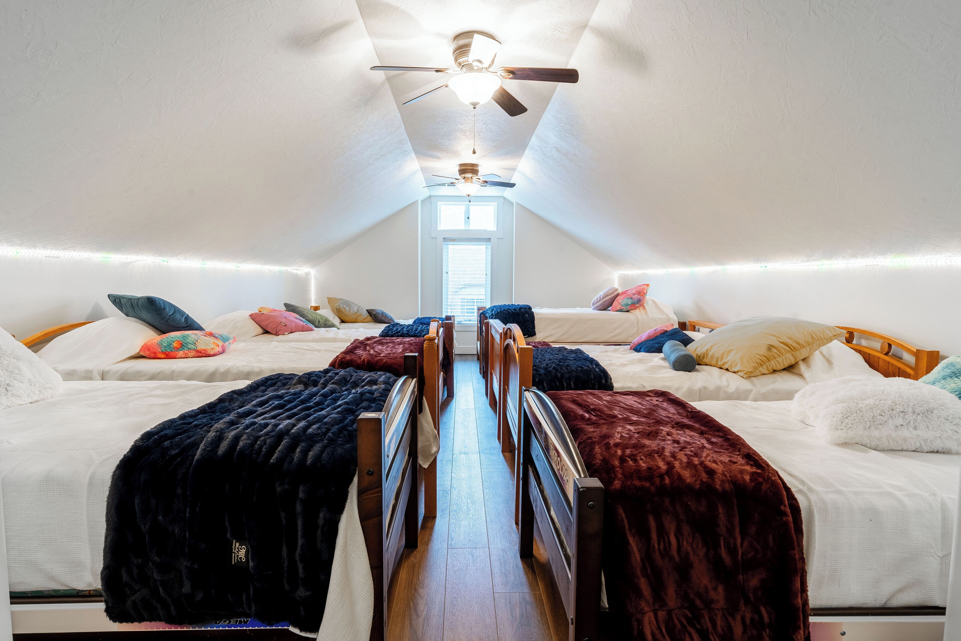 5 bedrooms, iron/ironing board, WiFi, bed sheets