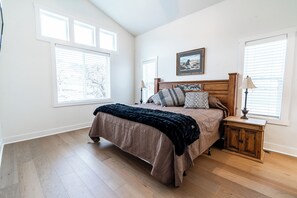 5 bedrooms, iron/ironing board, WiFi, bed sheets - Lovely 5-bedroom house with AC in charming Smithfield (Smithfield)