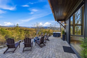 Terrace/patio - Brand new, cozy 2-bedroom cabin in Quiet Townsend with VIEWS - no really, VIEWS! (Townsend)