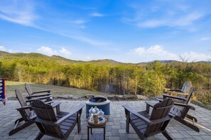 Terrace/patio - Brand new, cozy 2-bedroom cabin in Quiet Townsend with VIEWS - no really, VIEWS! (Townsend)