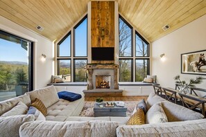 TV, fireplace - Brand new, cozy 2-bedroom cabin in Quiet Townsend with VIEWS - no really, VIEWS! (Townsend)