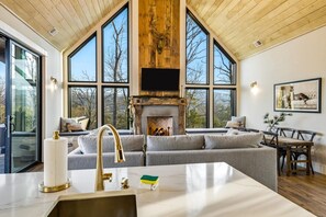 TV, fireplace - Brand new, cozy 2-bedroom cabin in Quiet Townsend with VIEWS - no really, VIEWS! (Townsend)