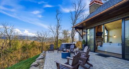 Brand new, cozy 2-bedroom cabin in Quiet Townsend with VIEWS - no really, VIEWS!