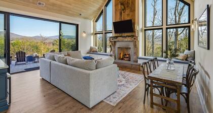 Brand new, cozy 2-bedroom cabin in Quiet Townsend with VIEWS - no really, VIEWS!