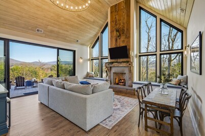 Brand new, cozy 2-bedroom cabin in Quiet Townsend with VIEWS - no really, VIEWS!