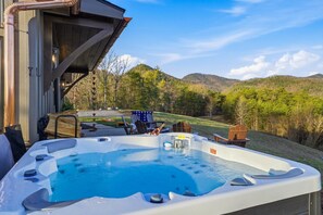 Banyera d'hidromassatge a l'aire lliure