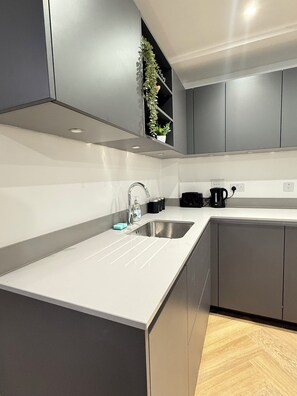 Private kitchen - Luxury 2 Bed 2 Bath City Centre -5 Min from Utilitia Arena! (Birmingham)