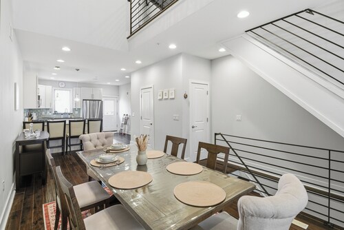 Luxury Fishtown - 3 Ensuite BR - RoofDeck+Bar+Backyard- Perfect for 6- Sleeps 10