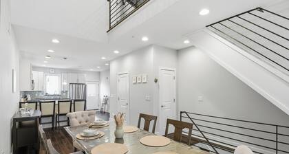 Luxury Fishtown - 3 Ensuite BR - RoofDeck+Bar+Backyard- Perfect for 6- Sleeps 10