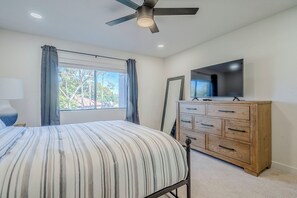 Room - Charming 1-bedroom condo with AC in cozy Mesa neighborhood (Mesa)