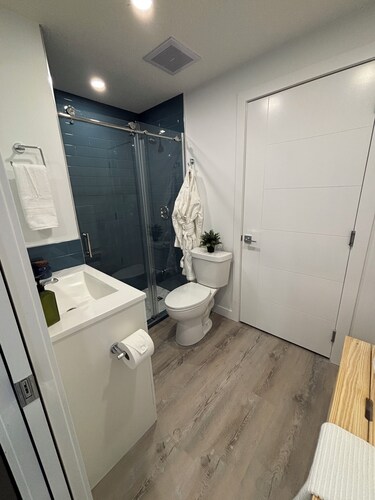 Hidden Gem | Executive Suite, Private Entrance + 2BR