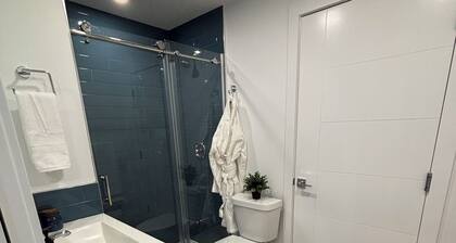 Hidden Gem | Executive Suite, Private Entrance + 2BR