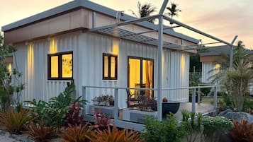 Deluxe Cottage, Sea View | Egyptian cotton sheets, premium bedding, pillow-top beds, minibar