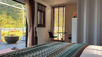 Deluxe Cottage, Sea View | Peti besi dalam bilik, ruang kerja komputer riba, Wi-fi percuma