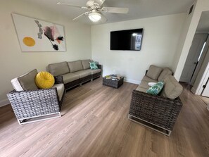 Kamar Double Comfort, patio, pemandangan kebun | Area keluarga