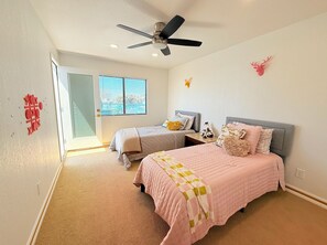 6 bedrooms, desk, iron/ironing board, free WiFi