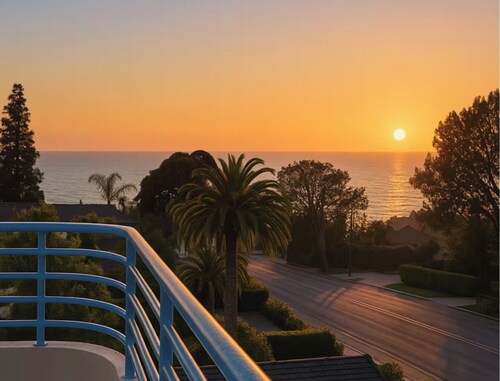 Gorgeous 6-bedroom  5 bathroom villa with parking in charming Del Mar!