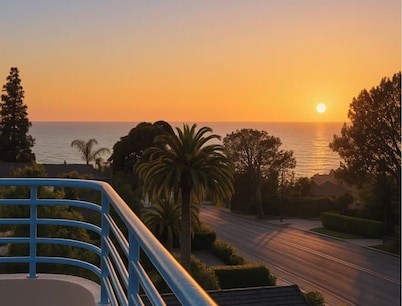 Gorgeous 6-bedroom 5 bathroom villa with parking in charming Del Mar!