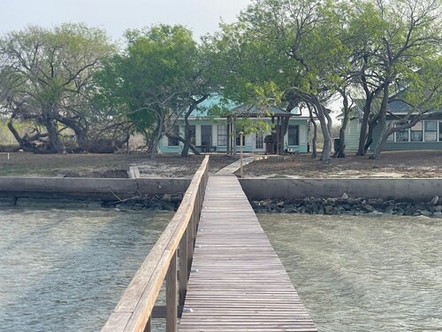 Relax At Our Baffin Bay Retreat On The Water