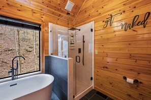 Hair dryer, towels, soap, shampoo - NEW Kink Cabin w/ Private Creek (Sevierville)