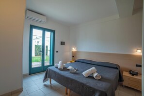 1 bedroom, free WiFi, bed sheets - Beach in 5 min | Pool Access | n.63, Otranto, Italy (Otranto)