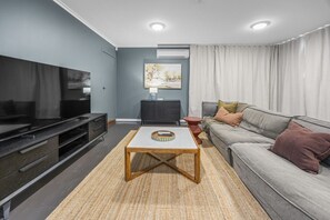 TV - Wray House – Spacious Modern Fremantle Stay (Fremantle)