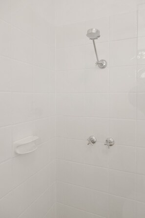 Bathroom - Georgie’s Simple Base – Mosman Park (Mosman Park)