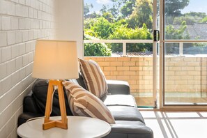 TV - Georgie’s Simple Base – Mosman Park (Mosman Park)