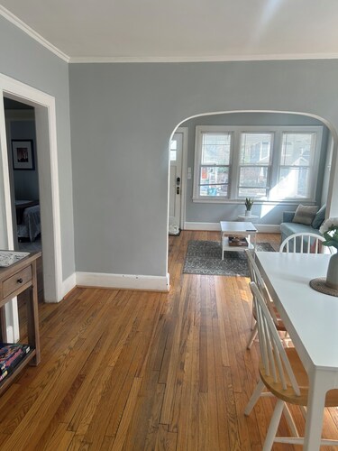 Classic 4-bedroom house in vibrant Royal Oak with AC and Wifi