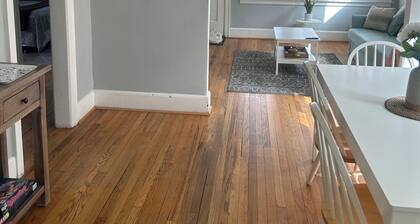 Classic 4-bedroom house in vibrant Royal Oak with AC and Wifi