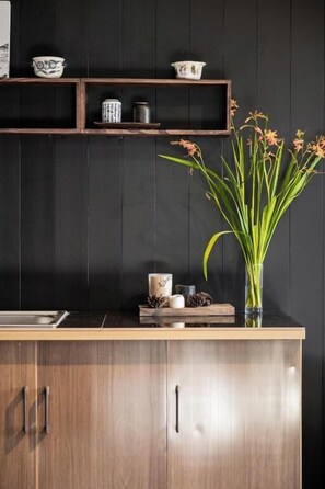 Deluxe Bungalow, Patio, Garden View | Bahagian dalam