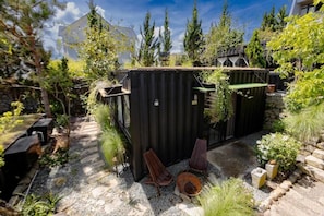Deluxe-bungalow, patio, näköala puutarhaan | Terassi/patio