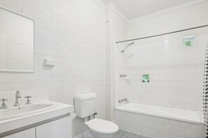 Hair dryer, towels - Bougainvillea Lane - Heart of South Fremantle (South Fremantle)