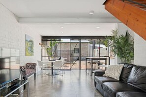 TV, books - Bougainvillea Lane - Heart of South Fremantle (South Fremantle)