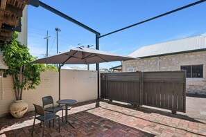 Outdoor dining - Bougainvillea Lane - Heart of South Fremantle (South Fremantle)